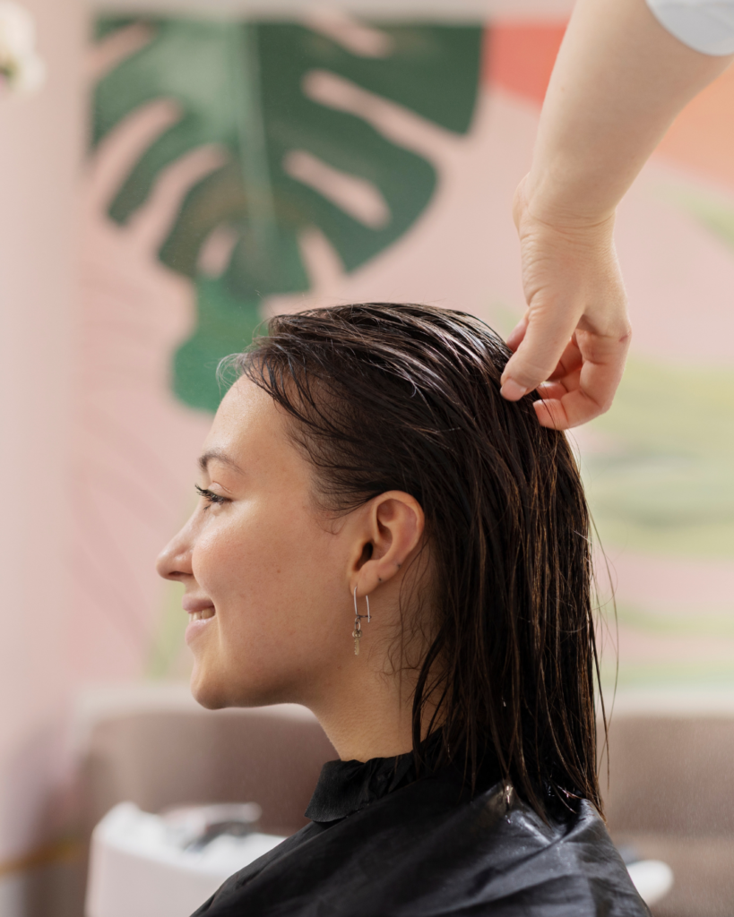 Hair care routine for dry and frizzy hair with shampoo, conditioner and hair mask